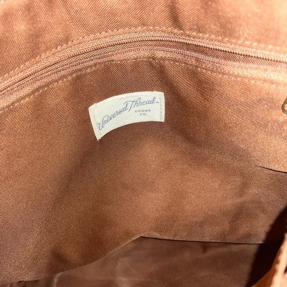 Universal Thread Purse - Picture 7 of 7